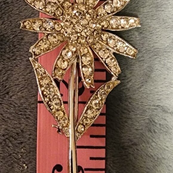Daisy Rhinestone Pin -> Daisy Rhinestone PIN - Picture 3 of 3